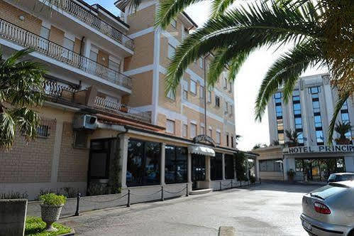 Hotel L'Aquila Pomezia Exterior foto
